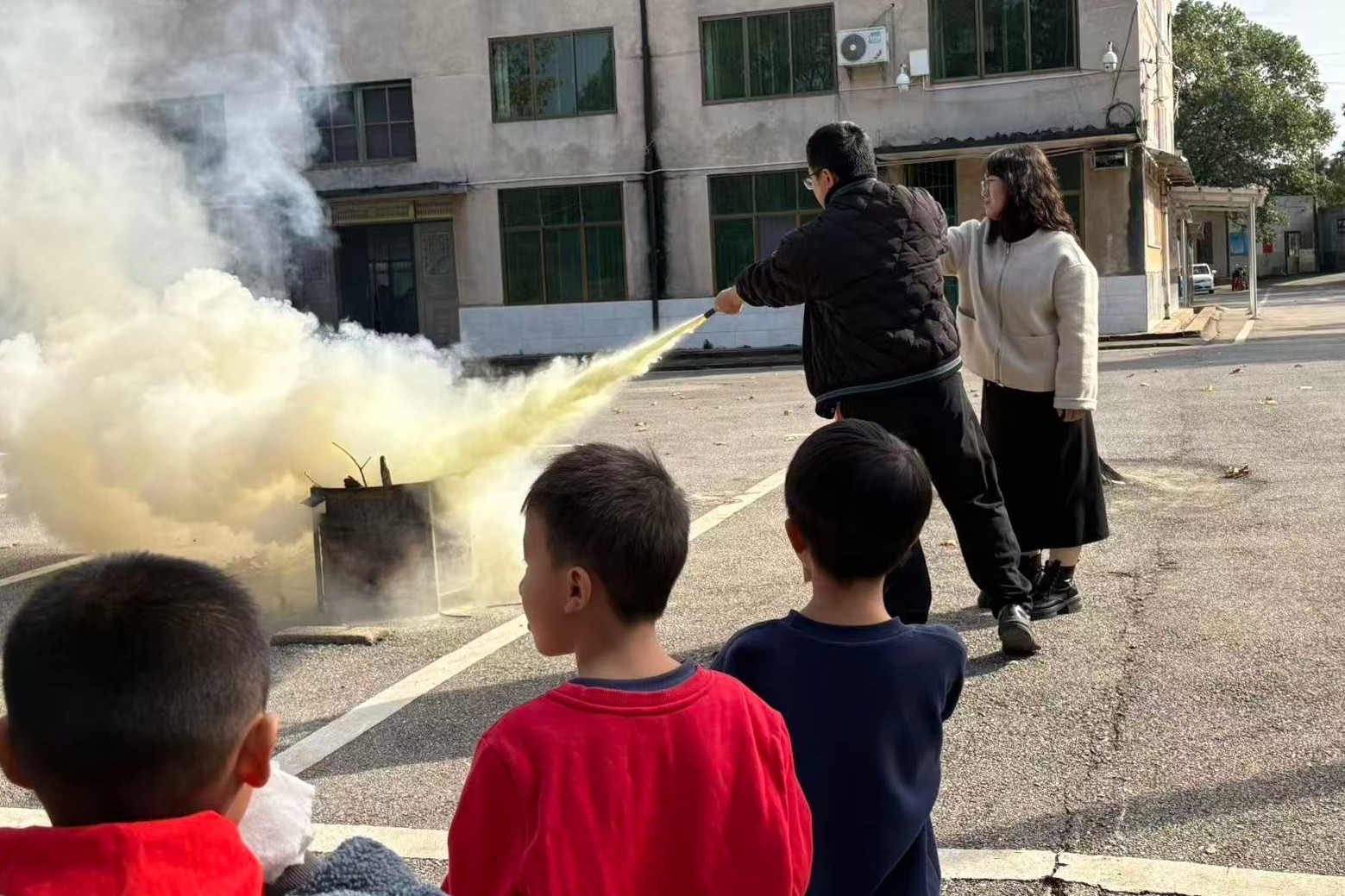 筑牢校园“防火墙”，上演“火”速行动——大村甸镇中心小学成功举行消防应急疏散演练