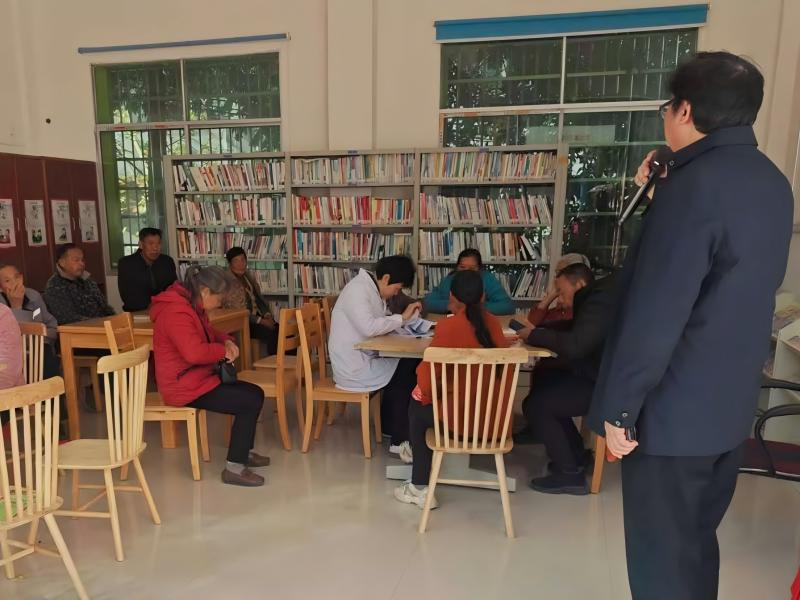 梅溪镇大伍村：健康慈善双宣讲 “暖心服务”送进村