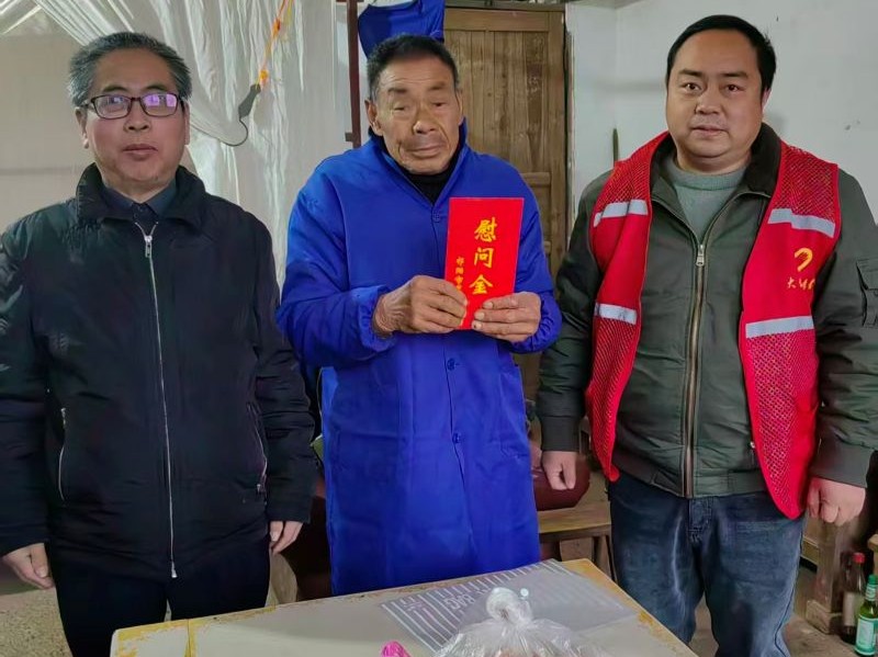 梅溪镇开展困难群众走访慰问活动