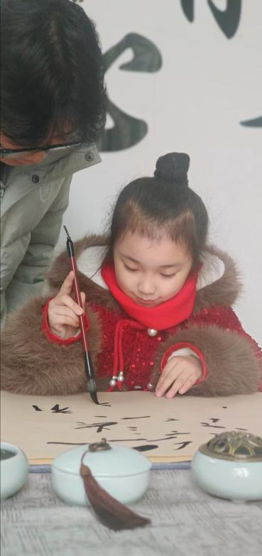 龚家坪镇：图书室里闹元宵 童心巧手传文脉