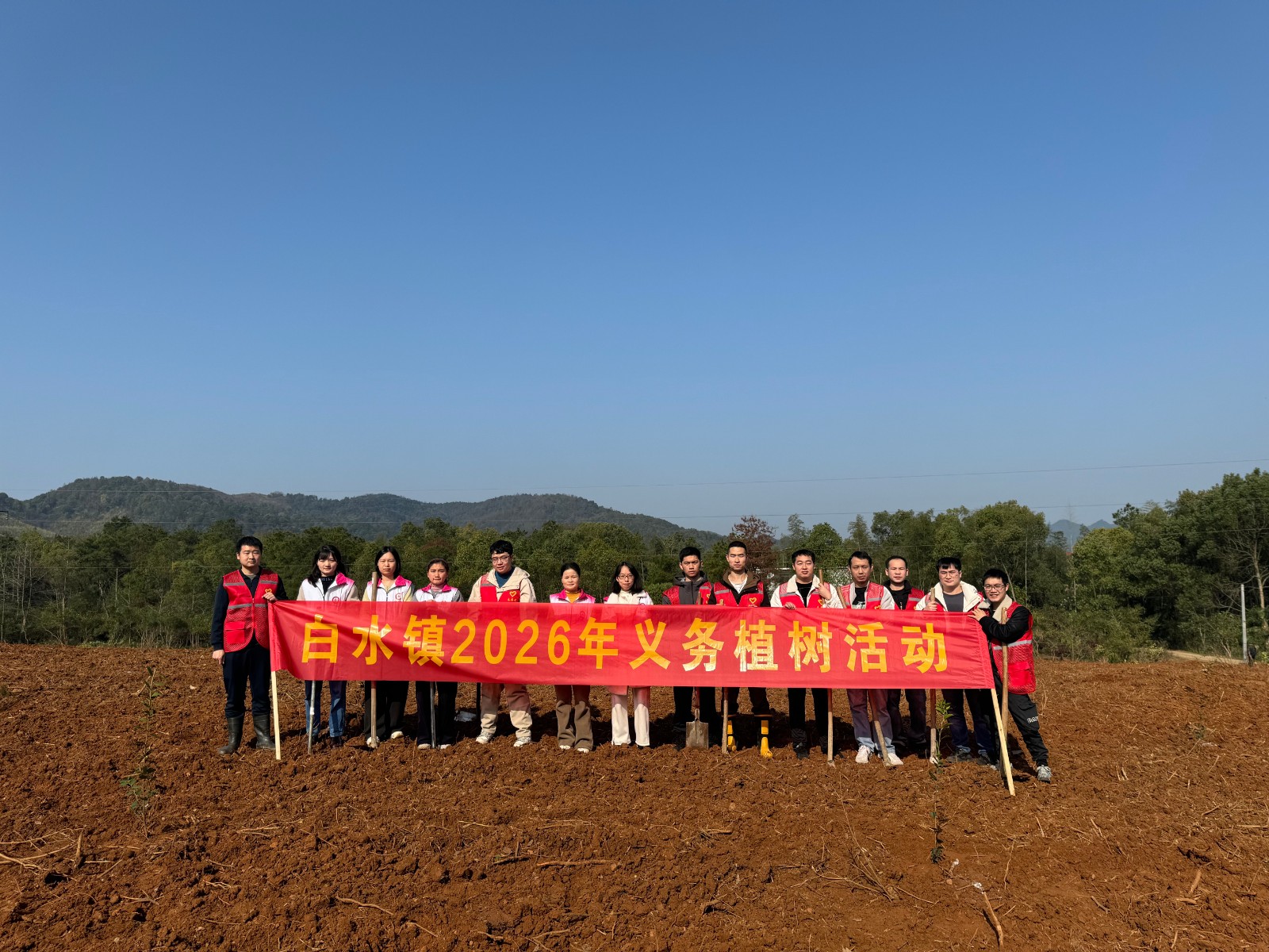 白水镇：春风添新绿 植树践初心