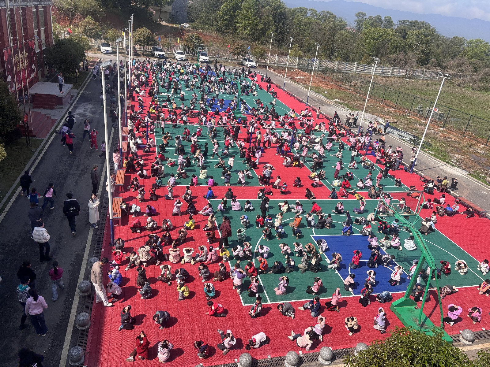 羊角塘镇中心小学：以“演”筑防 以“练”备战