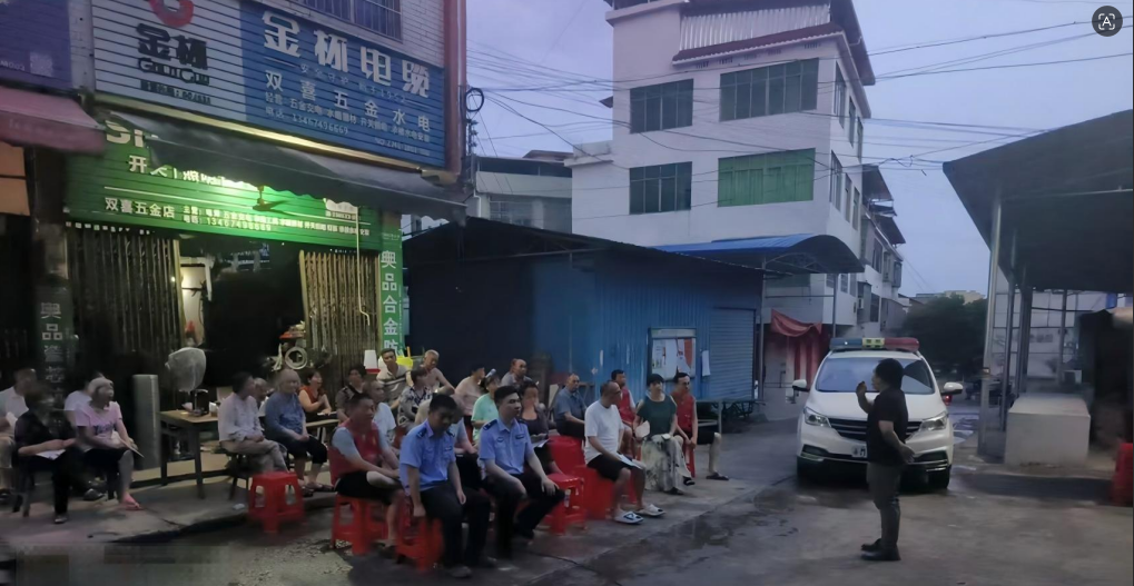 龚家坪镇云排岭社区：网格织密安全网 夜话守护万家宁
