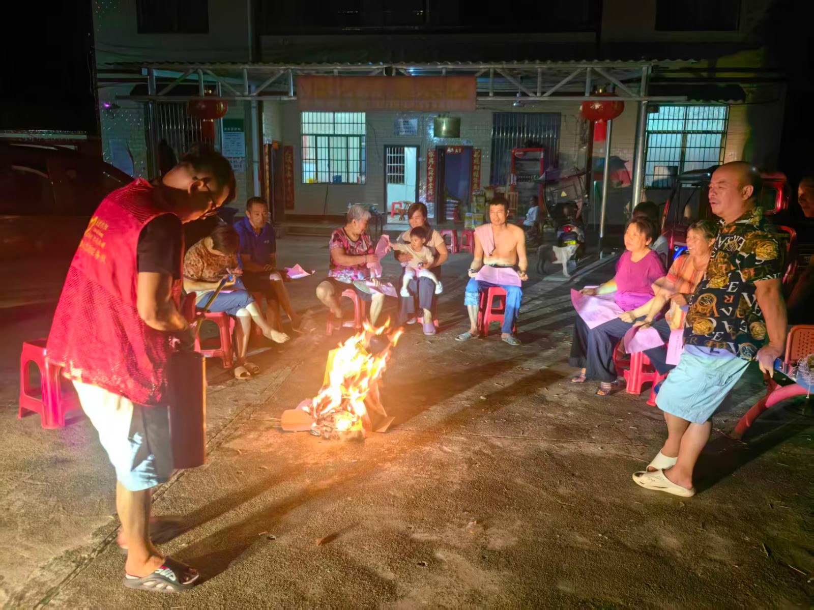 观音滩镇：屋场夜谈话消防 四项行动守平安
