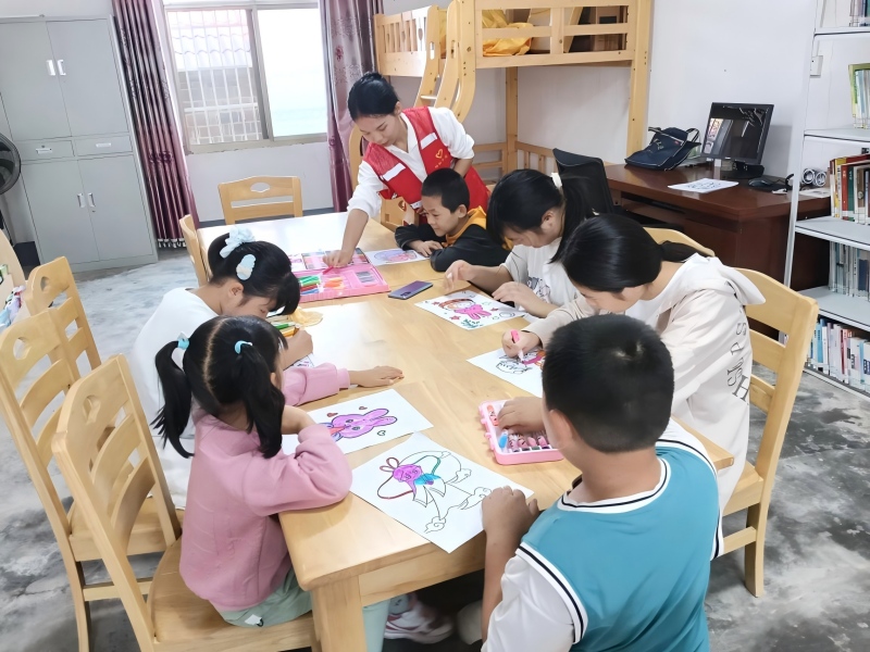 祁阳梅溪：一村一课堂 润物护少年——梅溪镇多村开展少儿手工暨安全教育活动