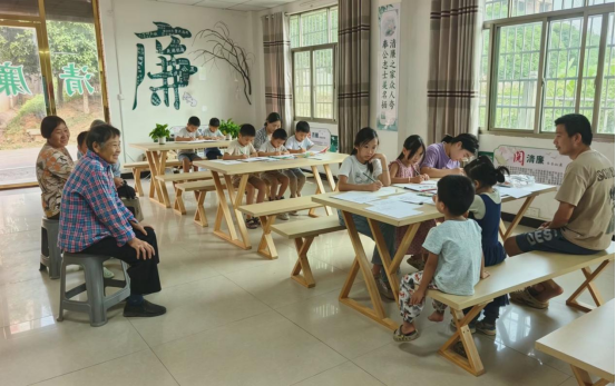 观音滩镇：开学第一课 安全伴我行——新龙湾村农家书屋开展安全教育暨环保宣传活动